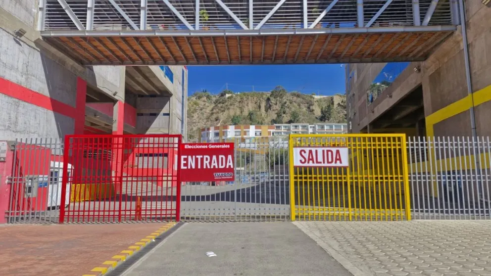 El recinto habilitado para la votación de los residentes de Perú, es en el Campo Ferial Chuquiago Marka, en el Bloque Rojo. Foto Consulado General del Perú en La Paz 
