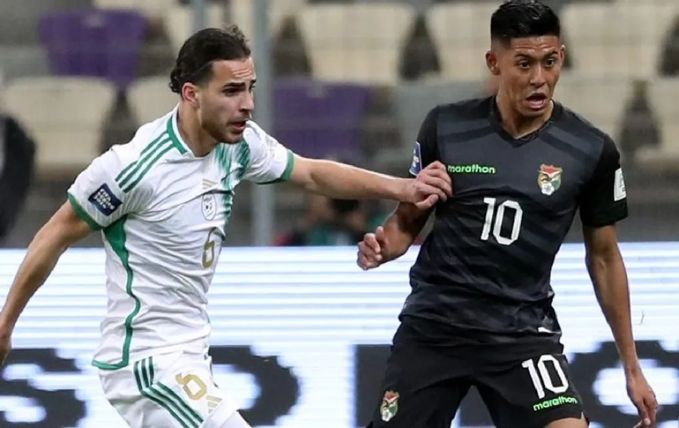 Ramiro Vaca (der.) en el amistoso contra Argelia. Foto: EFE.