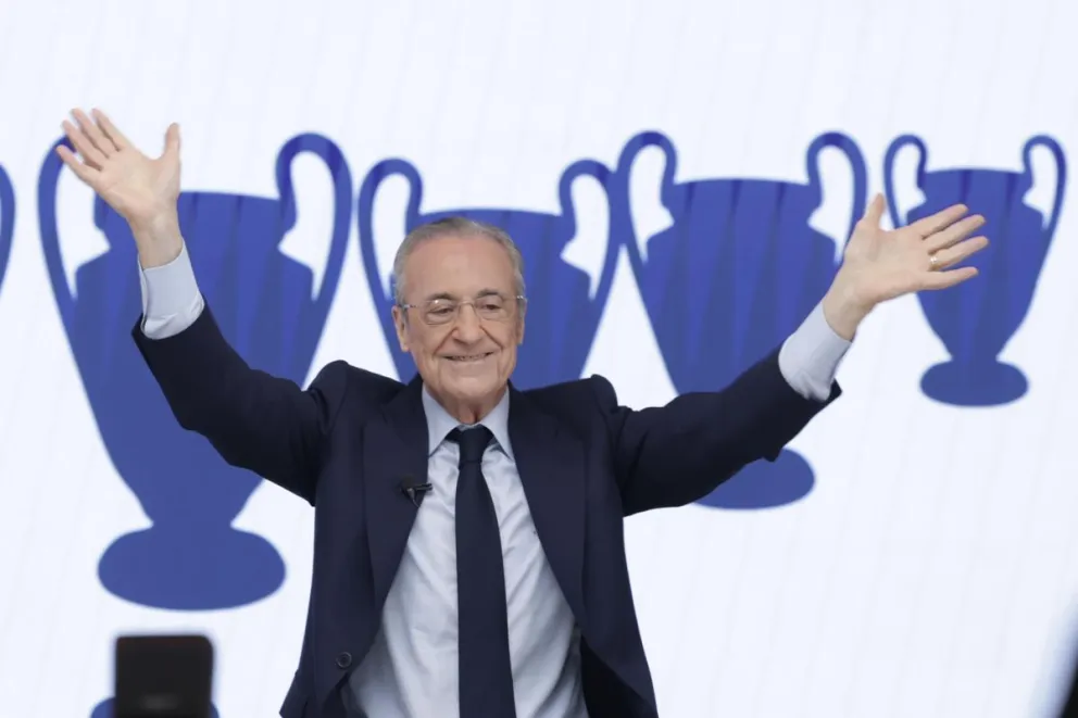 Florentino Pérez festeja su triunfo en los comicios del Real Madrid. Foto: EFE.