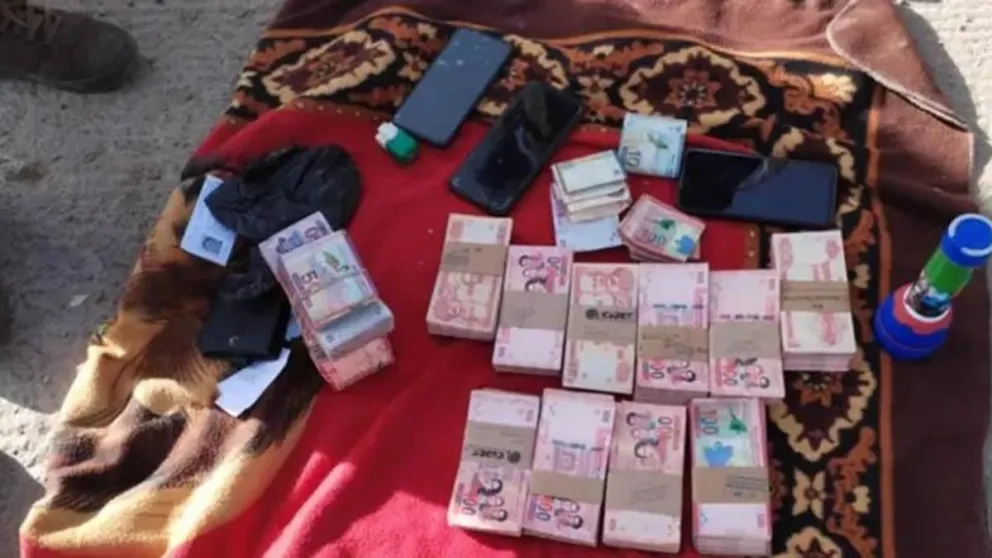 El monto de dinero que se halló a un hombre en Parotani. Foto: RRSS/Facebook