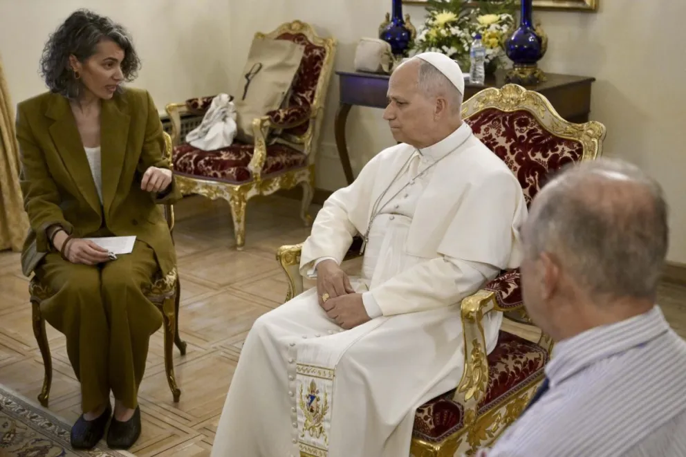 El papa León XIV se reúne con víctimas de abusos de la Iglesia este lunes, en la Nunciatura Apostólica en Madrid, durante su visita a España. Foto: EFE