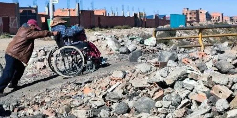 Bloqueadores tienen un sistema de autorizaciones que da vía al paso de vehículos con ayuda para ellos. Foto: APG