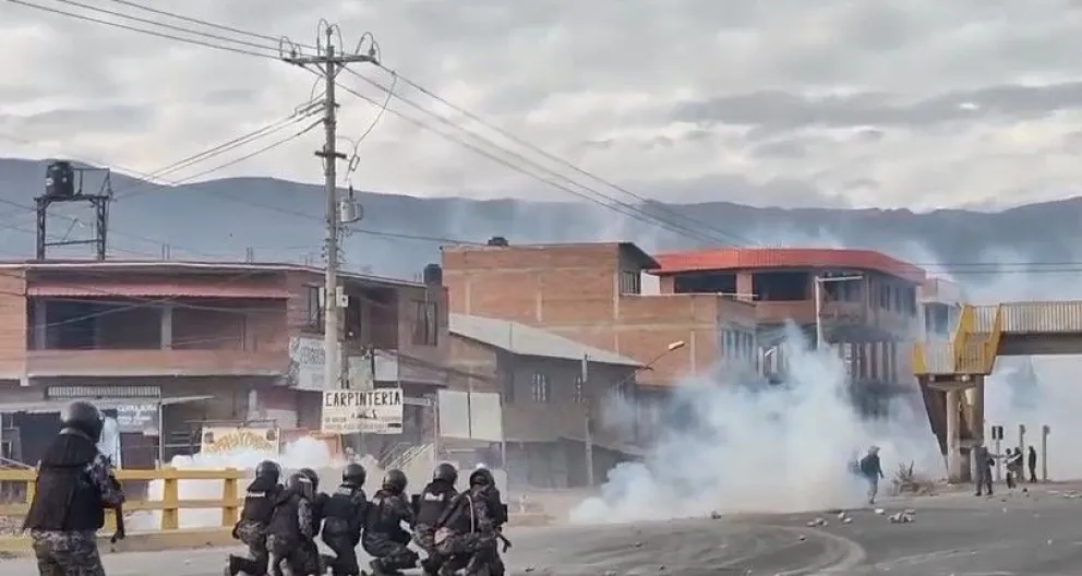 La acción generó tensión en la zona y la dispersión de los manifestantes, quienes apuntaban a cortar el tránsito en este sector, ubicado en la ruta que conecta Cochabamba con Oruro. Foto: Captura de video
