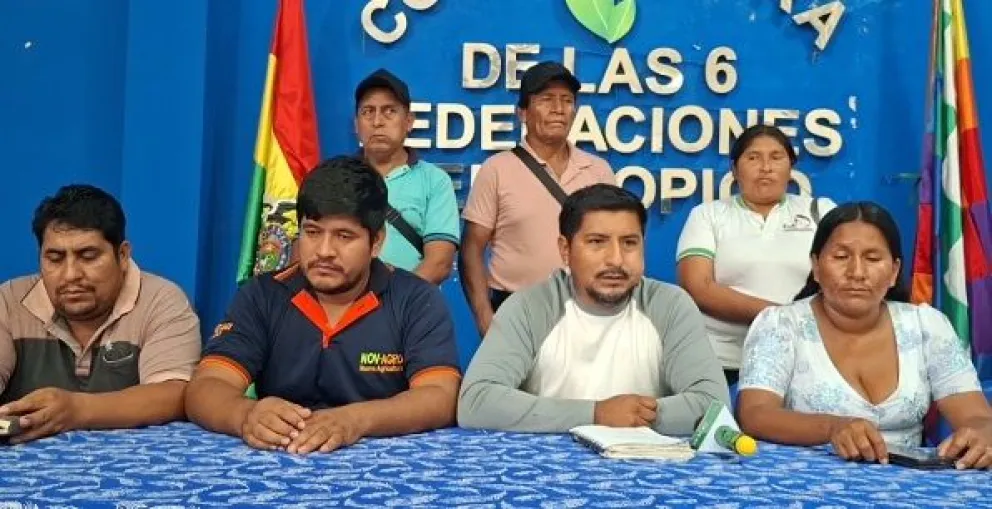 Dirigentes de las seis  Federaciones de Cocaleros del Trópico de Cochabamba en conferencia de prensa, este lunes 8 de junio de 2026
