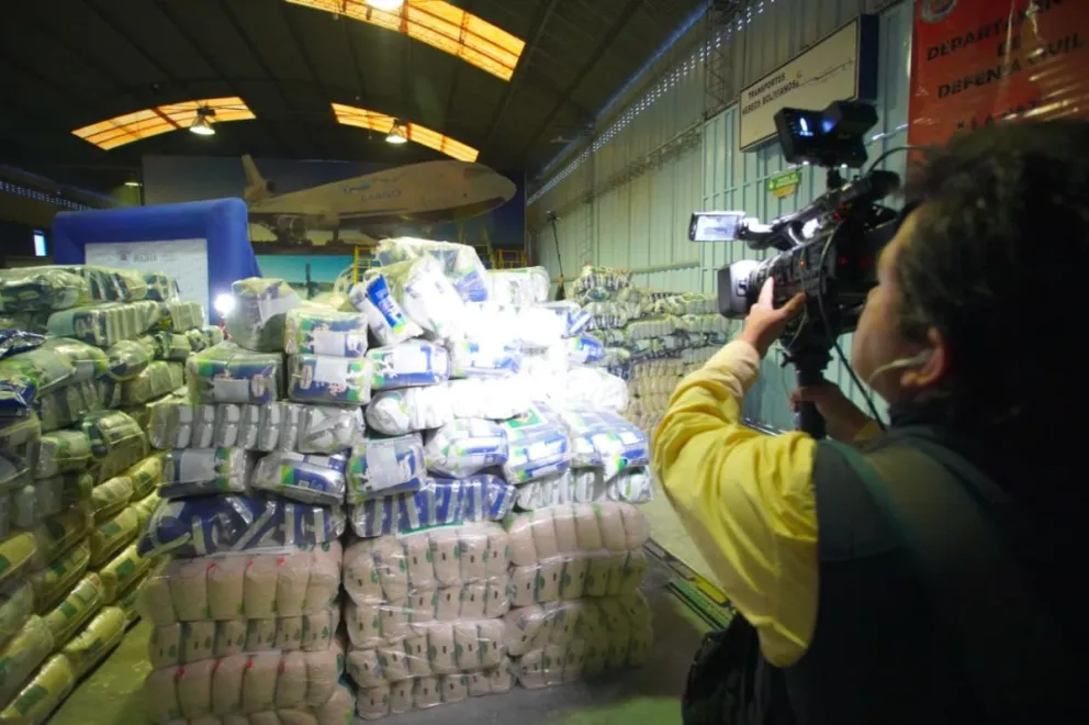 La ayuda entregada alcanza un total de 25 toneladas de alimentos. Foto: APG