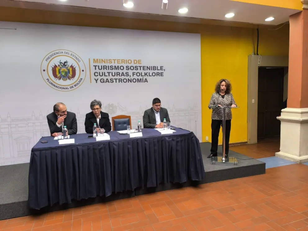 La ministra de Turismo, Cinthia Yáñez, presentó el plan de recuperación del turismo, la gastronomía y el folclore. Foto: Aracely Rondón