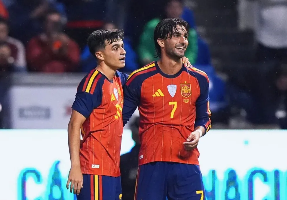 Jugadores españoles festeja su triunfo sobre Perú previo a la Copa del Mundo. Foto: Selección española.