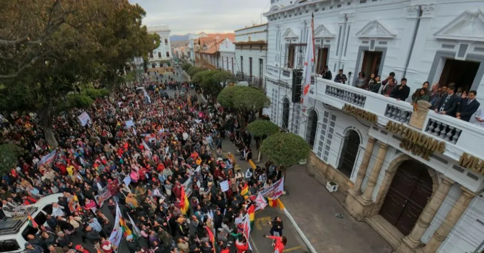 Una multitud participó en el cabildo en Sucre. Foto: Correo del Sur