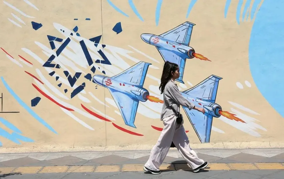 Un mural antiisraelí en una calle de Teherán. Foto: EFE/EPA/Abedin Taherkenareh
