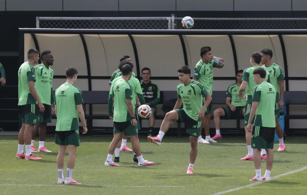 Jugadores de la selección mexicana en un entrenamiento en el Centro de Alto Rendimiento de la FMF en Ciudad de México. Foto: EFE