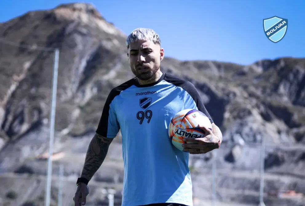 Batallini, con pelota en mano, en el CAR de Ananta. Foto: Club Bolívar.