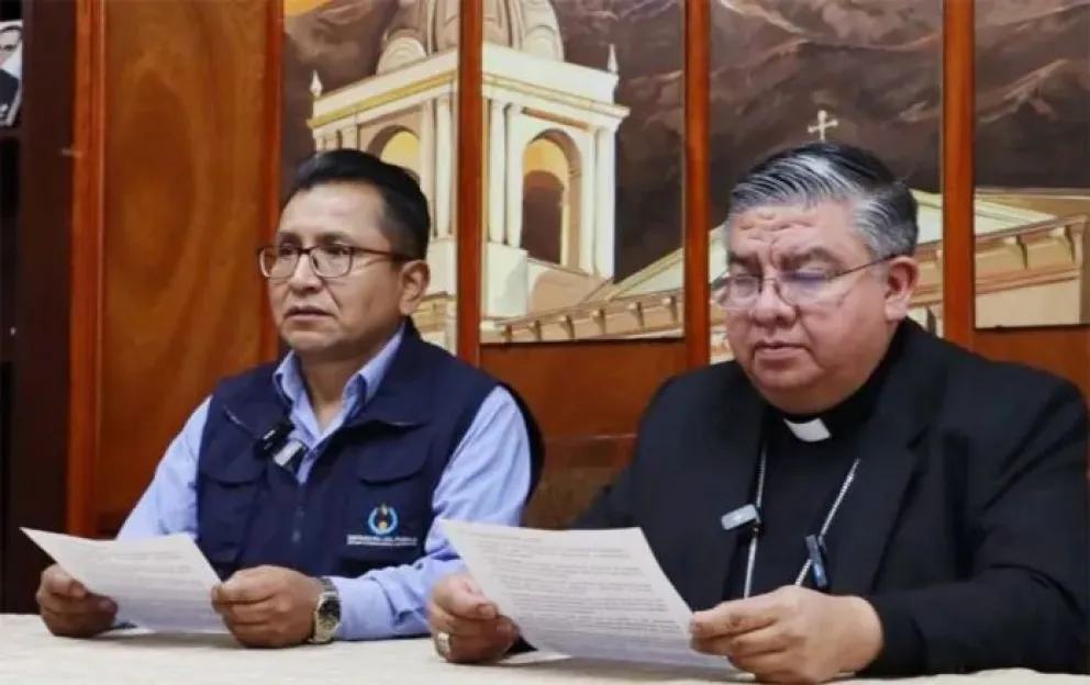 El defensor del Pueblo, Pedro Callisaya, y el obispo de El Alto, Giovani Arana. Foto archivo: RRSS
