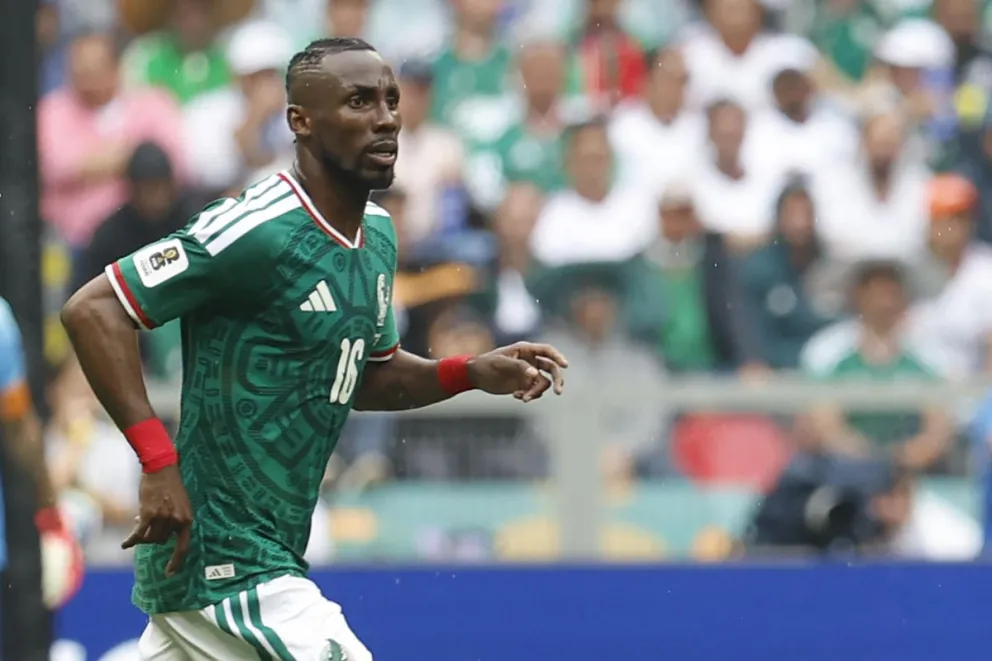 Julián Quiñones de México celebra un gol este jueves, durante un partido del grupo A del Mundial. Foto: EFE