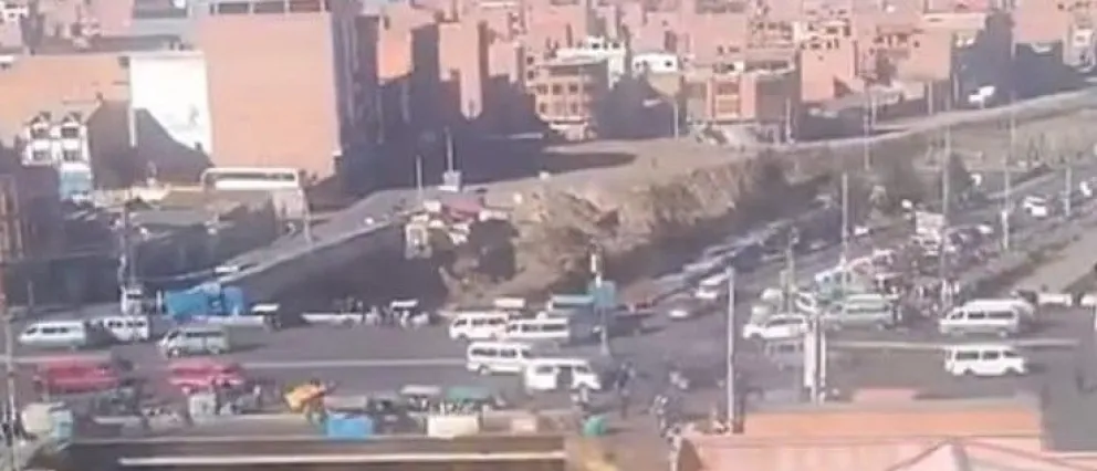 Habilitaron el paso en el puente de Río Seco tras más de 40 días de bloqueos en El Alto. Foto: Captura de Contacto Bolivia