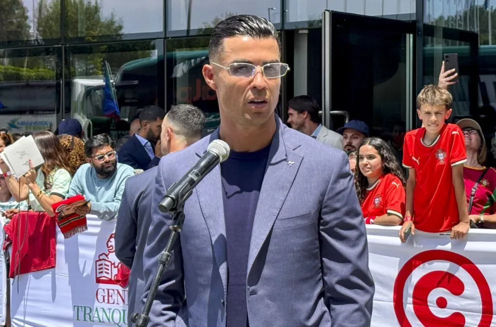 Cristiano Ronaldo da un discurso antes de partir a Miami con su selección. Foto: EFE.