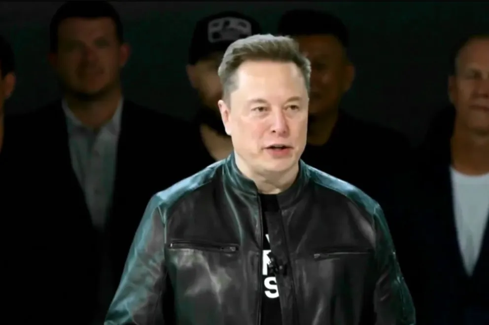 Elon Musk, fundador y director ejecutivo de SpaceX, da un discurso antes de que su empresa cotice en el mercado Nasdaq en Nueva York, Estados Unidos. Foto: EFE