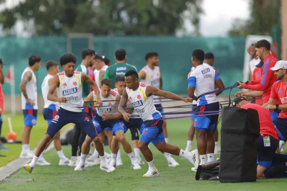 Entrenamiento de la selección colombiana en la Academia Atlas. Foto: EFE.