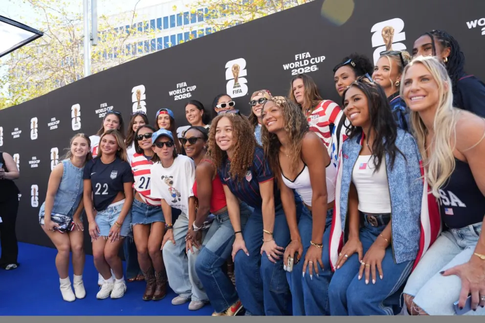 Las jugadoras del equipo femenino de Estados Unidos asisten a la inauguración del Mundial en su país. Foto: EFE.