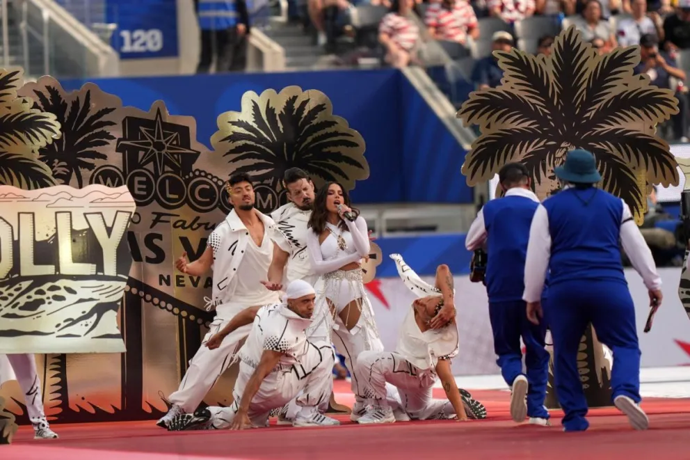 La brasileña Anitta actúa durante el espectáculo del Mundial 2026. Foto: EFE.