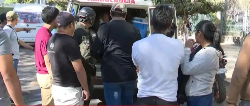 La Policía interceptó una ambulancia que llevaba bs 1 millón al Trópico de Cochabamba. Foto: Unitel