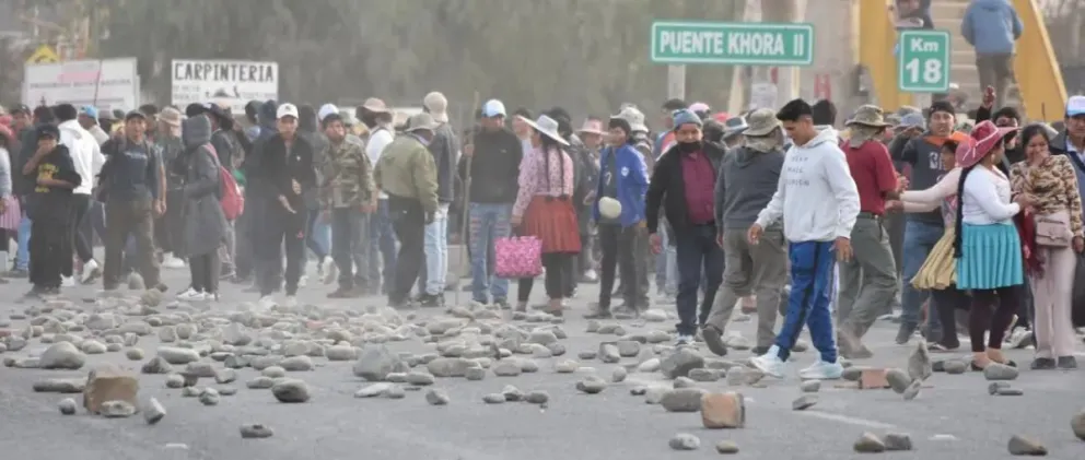 Bloqueos de carreteras en el país se extienden por 42 días. Foto: Unitel