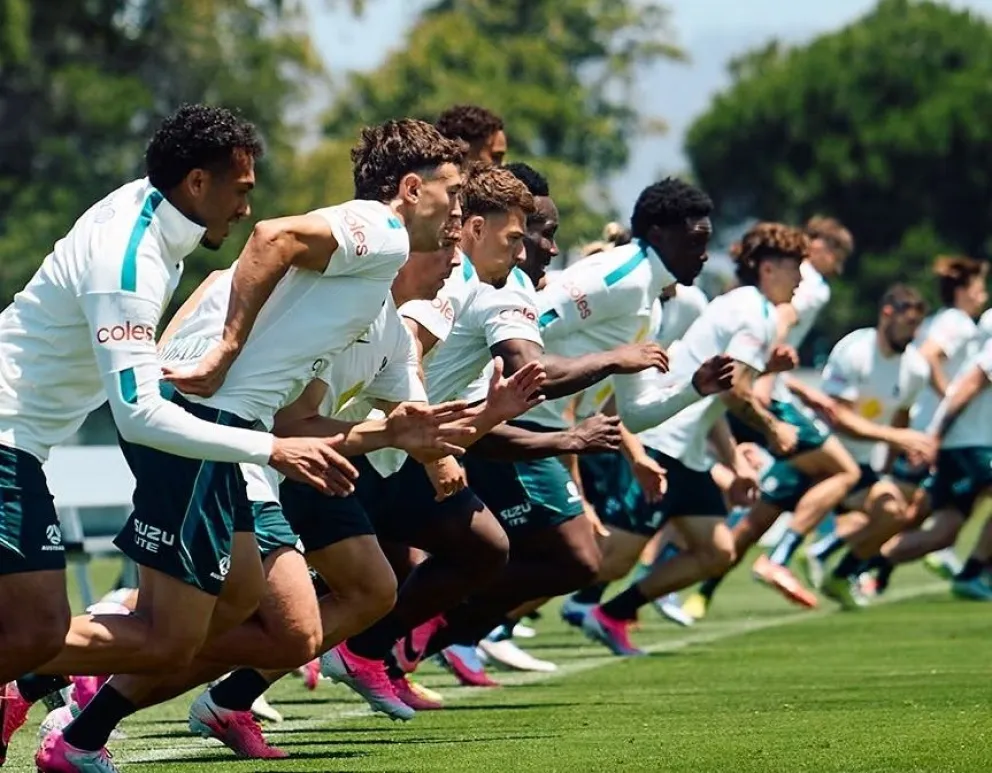 Jugadores de Australia en pleno trabajo. Foto: Socceros.