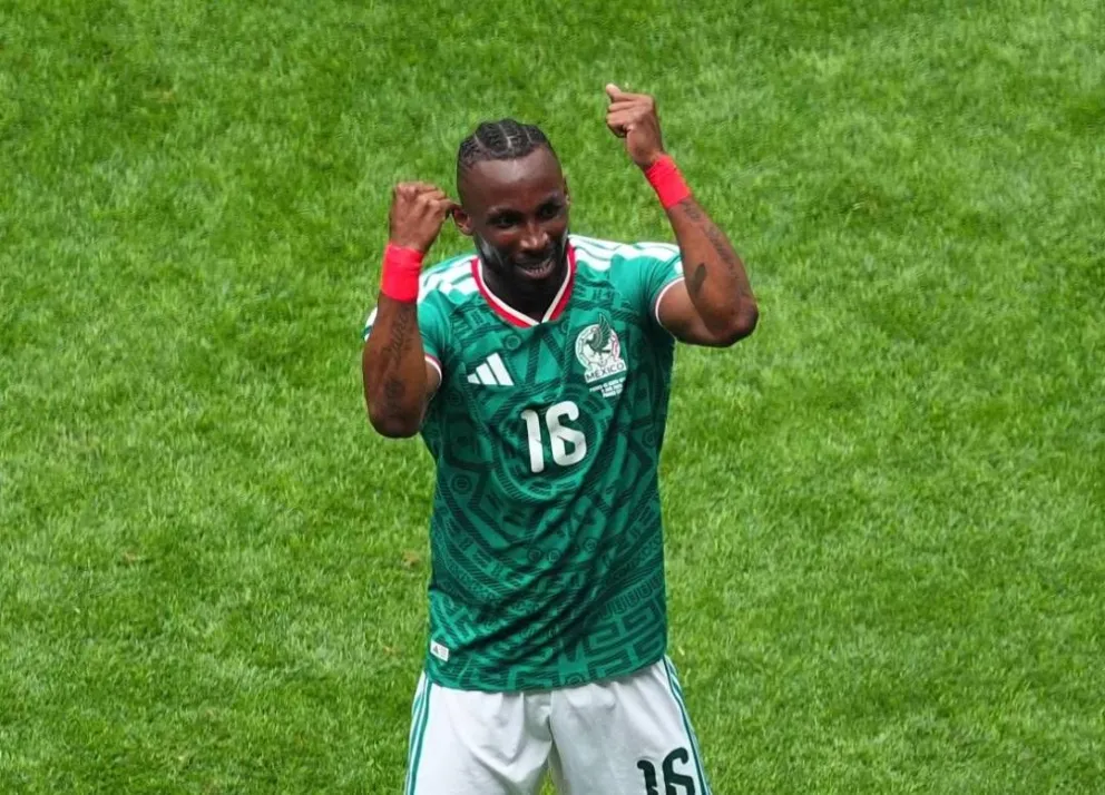 Quiñónez celebra su primer gol en mundiales, el colombiano, naturalizado mexicano, va por más. Foto: FMF
