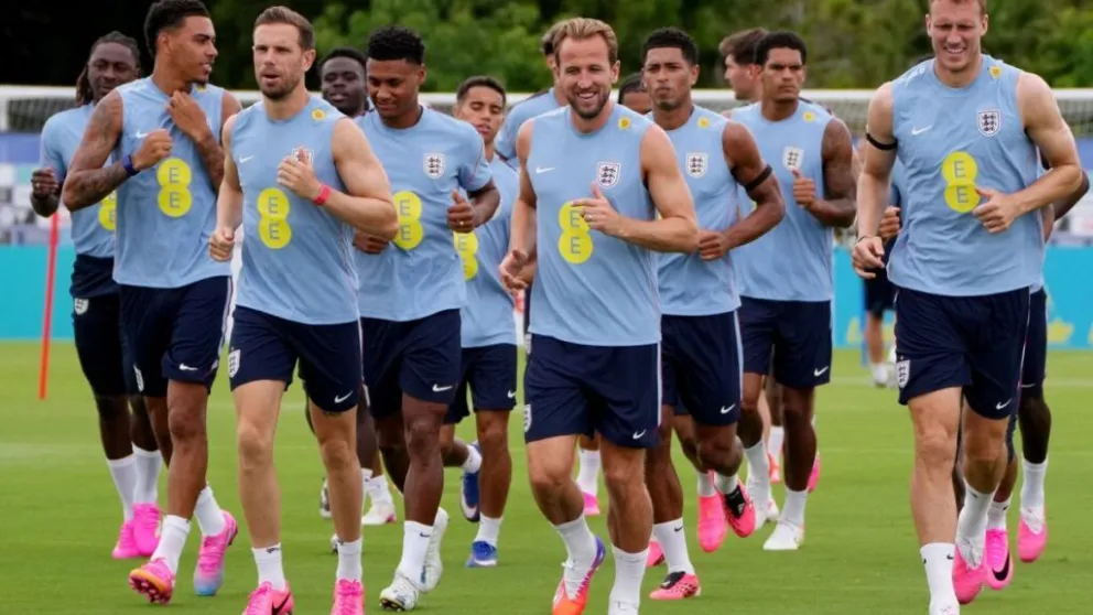 Jugadores ingleses que deberán reeemplazar sus botines. Foto: DTW