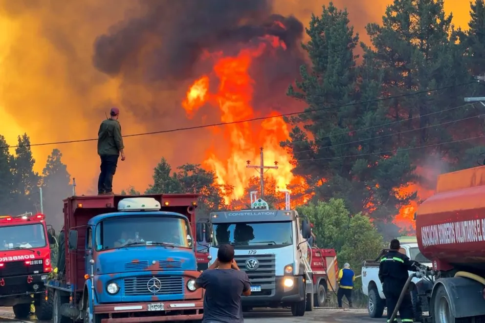 Foto de archivo del 3 de febrero de 2025 de un incendio en la provincia de El Bolsón, Río Negro (Argentina). Foto: EFE