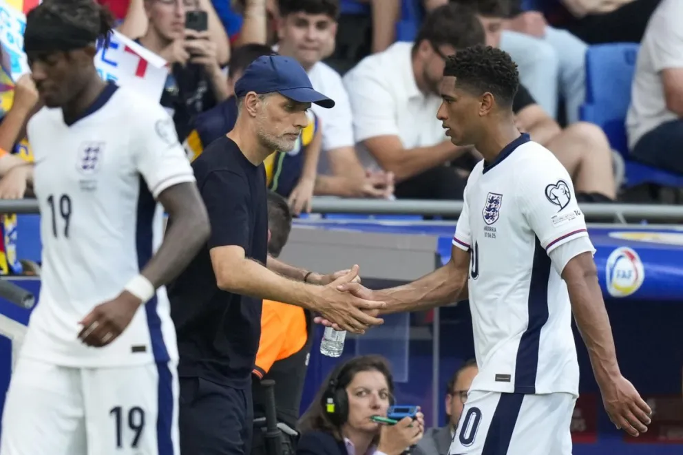 Imagen de archivo del seleccionador de Inglaterra Thomas Tuchel (c) junto a Jude Bellingham (d). Foto. EFE