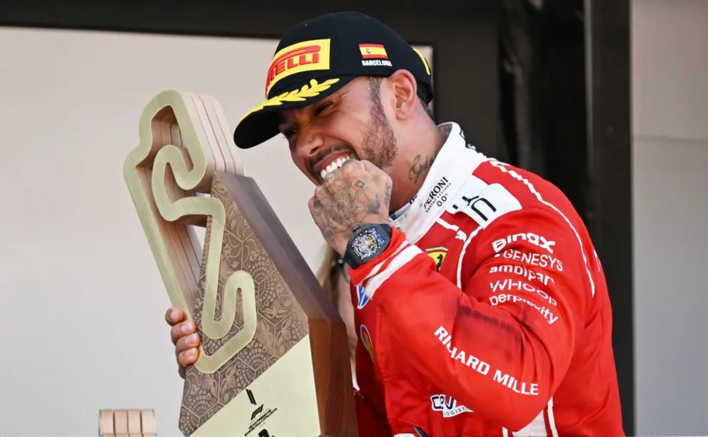 Lewis Hamilton, piloto de Ferrari, celebra su victoria en el Gran Premio de Barcelona-Cataluña. Crédito: Formula 1