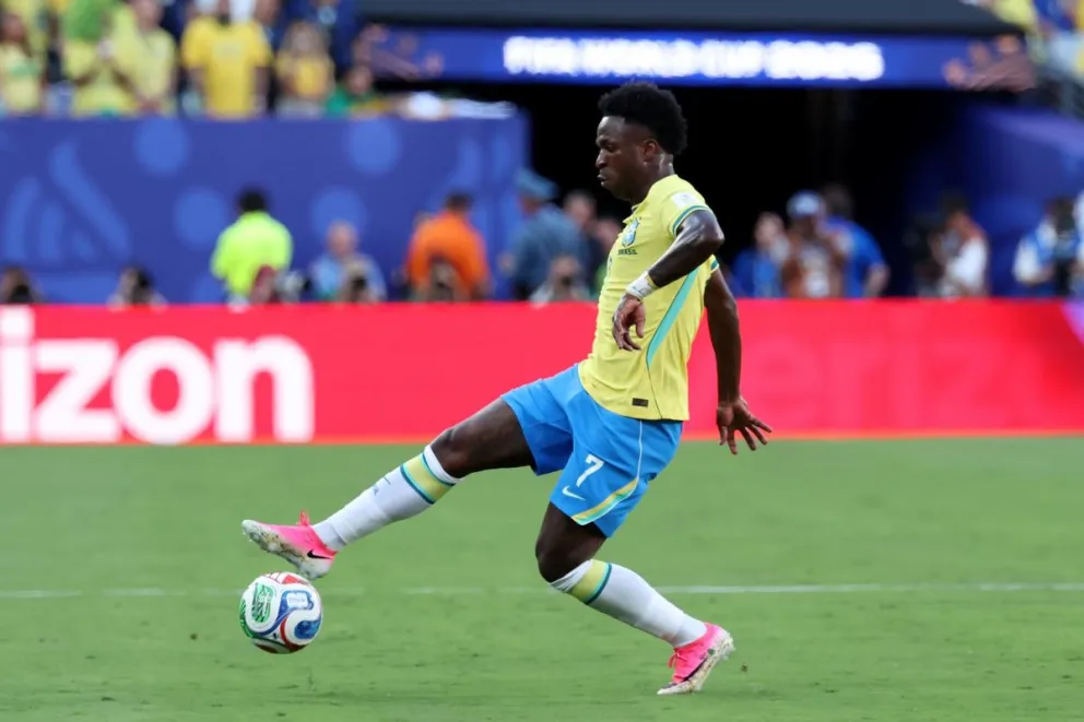 Vinícius Júnior, de Brasil, controla el balón durante el partido frente a Marruecos. Foto: EFE