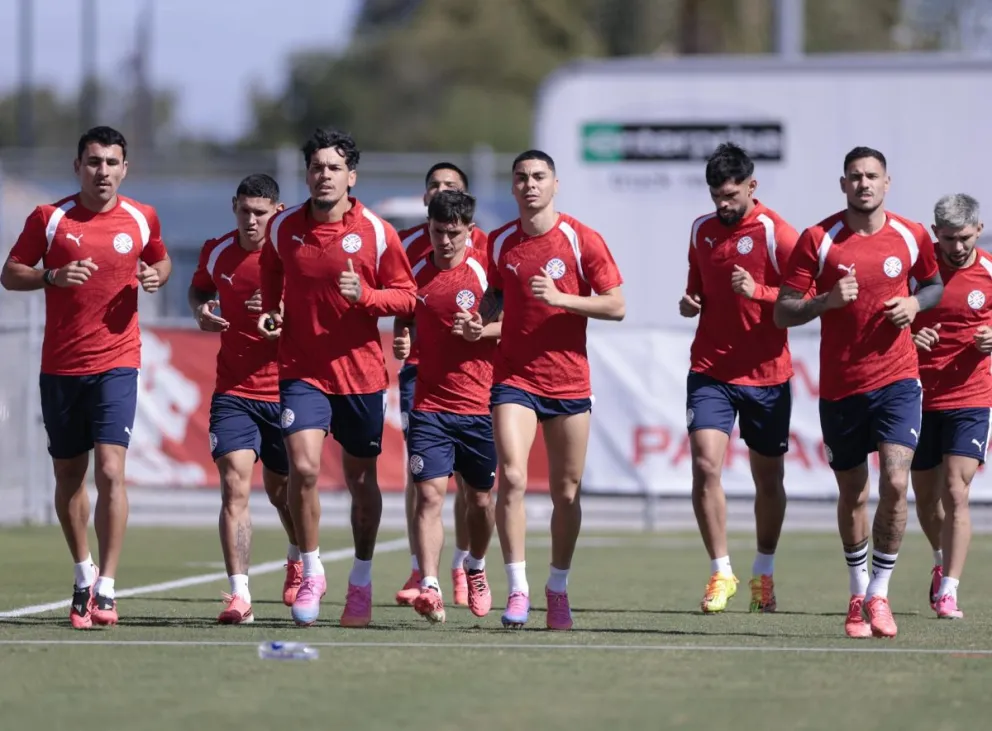 Entrenamiento de la selección de Paraguay, este domingo en el Spartan Soccer Complex. Crédito. EFE