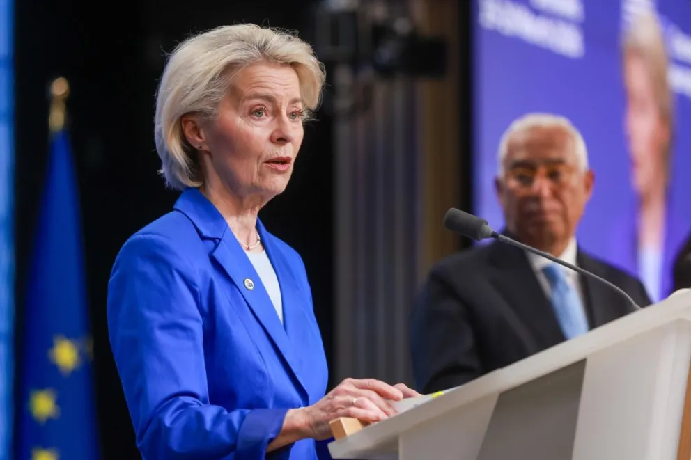 la presidenta de la Comisión Europea, Ursula von der Leyen (i), el pasado 20 de marzo junto al presidente del Consejo Europeo, Antonio Costa (d). Foto: EFE 
