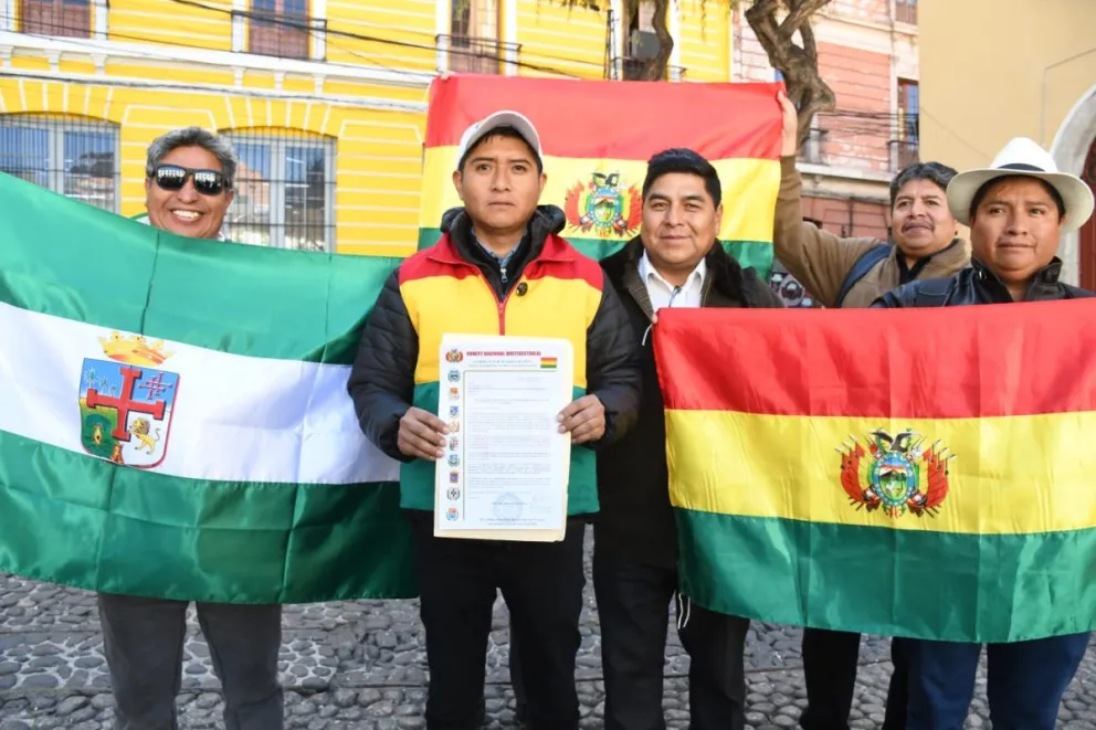 Leonel Condorhuayra junto a otros integrantes del Comité Multisectorial. Foto: APG 