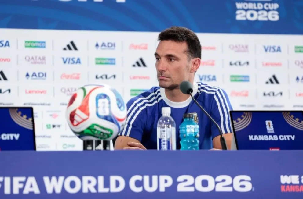 El técnico de la selección argentina, durante la conferencia de prensa que ofreció en la tarde de este lunes. Foto: AFA