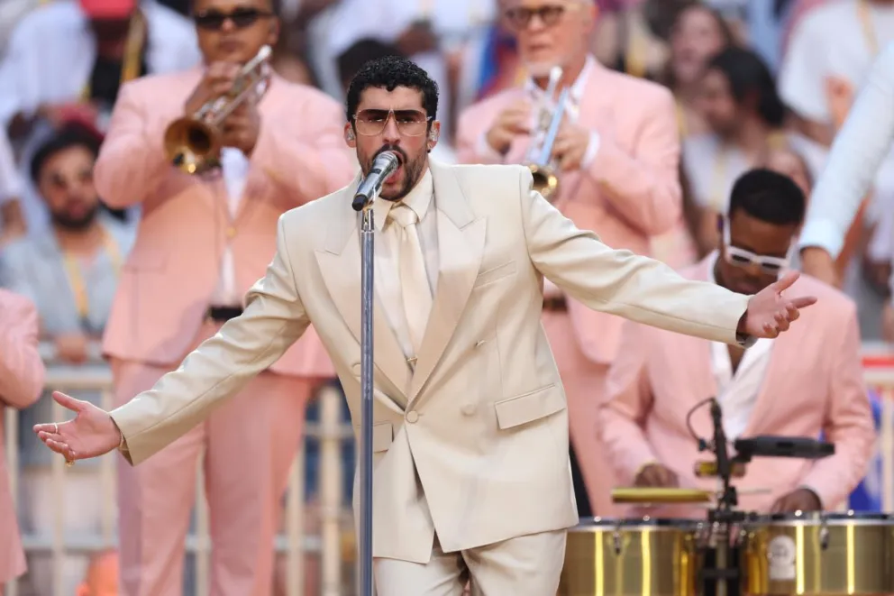 El cantante puertorriqueño Bad Bunny durante el último concierto de su gira en Madrid, este lunes en el estadio Metropolitano. Foto: EFE