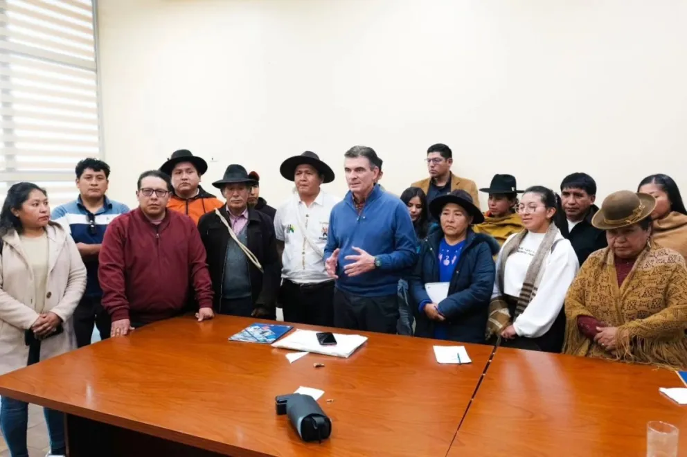 El presidente Rodrigo Paz afirmó que mantiene diálogo con organizaciones sociales de Caranavi en medio de 45 días de bloqueos.