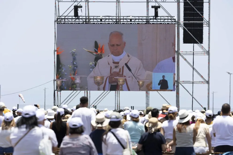 Imagen del papa León XIV la semana pasada en la misa que ofició en el puerto de Santa Cruz de Tenerife en su último día de viaje a España. Foto: EFE