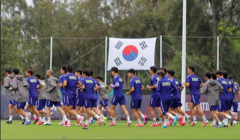 Jugadores de Corea del Sur en un entrenamiento en Guadalajara. Foto: EFE