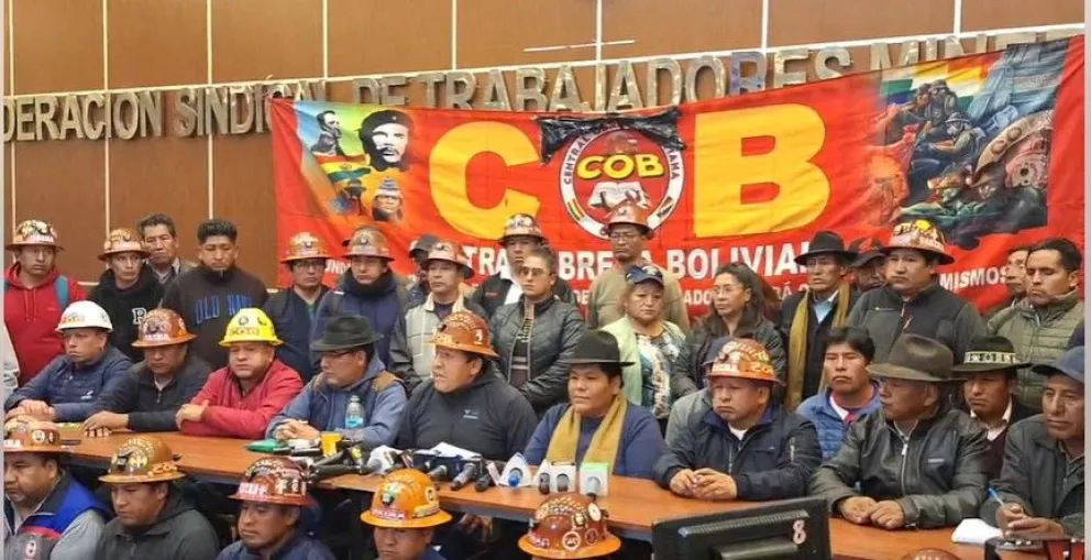 Mario Argollo y líderes de la COB ofrecen una conferencia de prensa. Foto: Captura