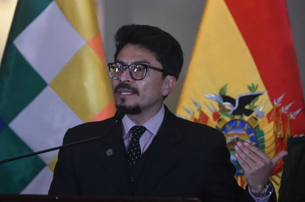 El canciller Fernando Aramayo en conferencia de prensa. Foto: APG