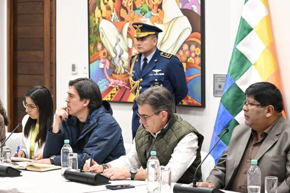 El presidente Rodrigo Paz Pereira y el alcalde de El Alto, Eliser Roca. Foto: Prensa Oficina del Presidente