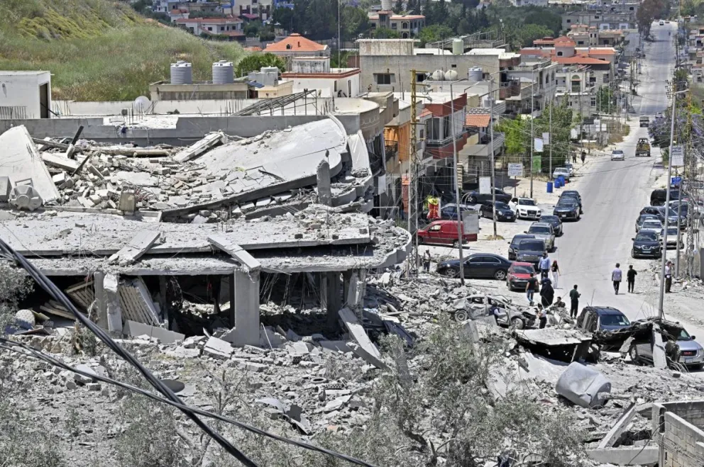 Un edificio destruido por bombardeos militares en Al Shaabiyeh, sur del Líbano. Foto: EFE 