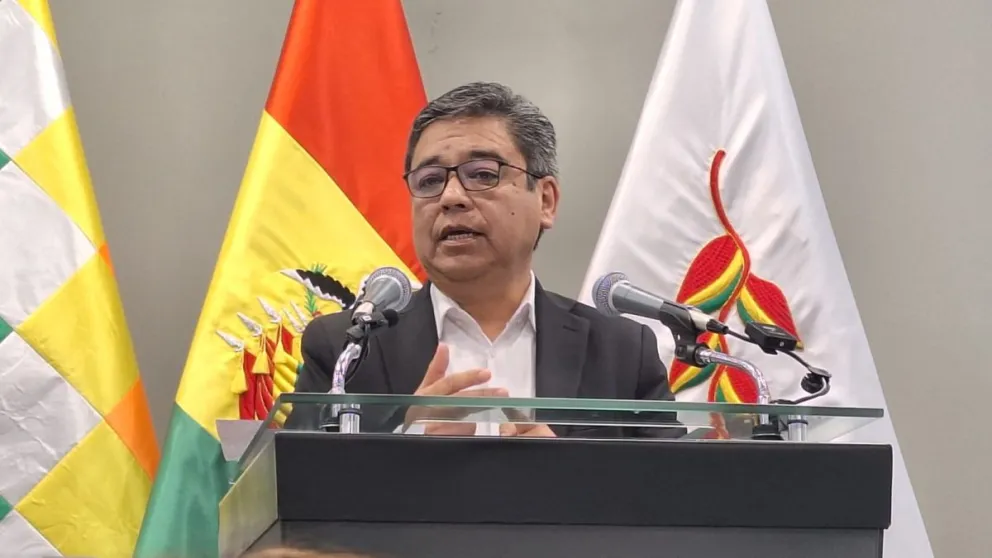 El vocero presidencial, José Luis Gálvez, confirma la hora del diálogo. Foto: Visión 360