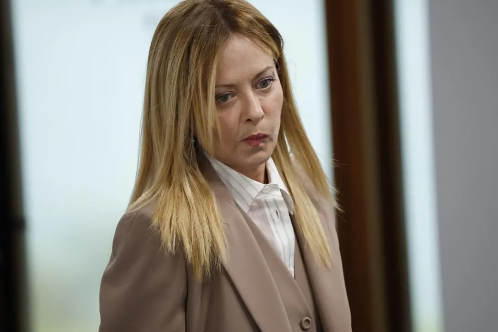 La primera ministra italiana, Giorgia Meloni, asiste a una sesión de trabajo durante la cumbre del G7 en Evian-les-Bains, Francia, el 17 de junio de 2026. La 52.ª Cumbre del G7 se celebra en Evian-les-Bains del 15 al 17 de junio de 2026. Foto: EFE 
