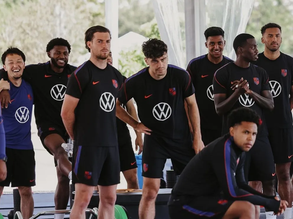 Los estadounidenses previo a su sesión de gimnasio. Foro: US Soccer.