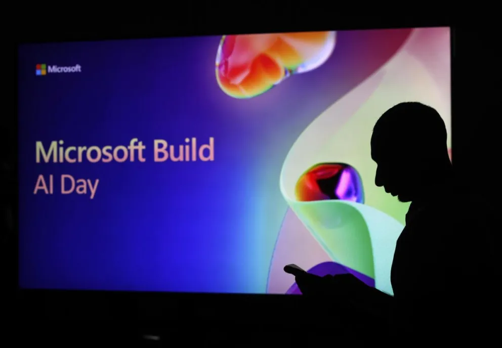 Un participante en el evento Microsoft Build: AI Day en Bangkok (Tailandia). Foto: EFE