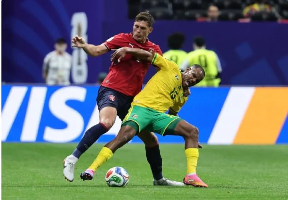 Incidencia entre los checos (de rojo) y sudafricanos. Foto: EFE.