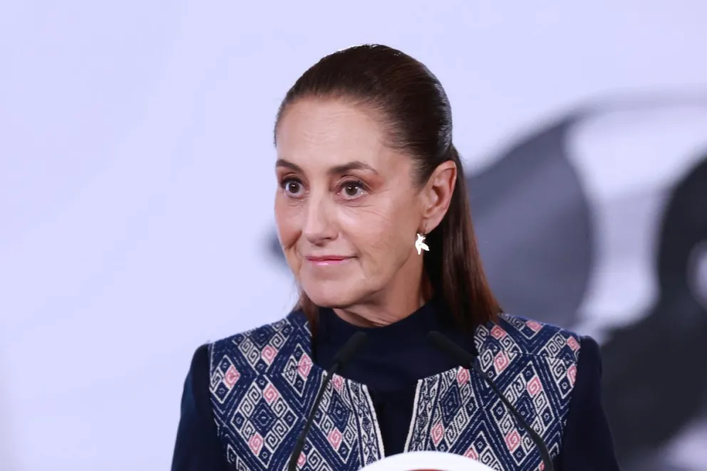 La presidenta de México, Claudia Sheinbaum, asiste a una rueda de prensa este jueves, en el Palacio Nacional, en Ciudad de México (México). Foto: EFE